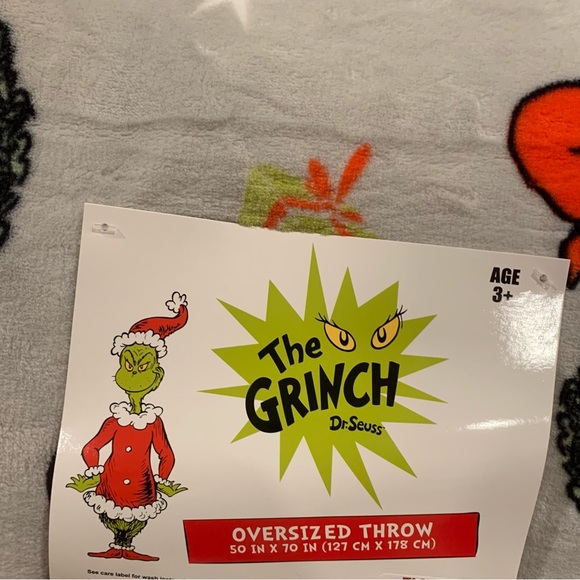 The Grinch with Wreath 50” x 70” Plush Christmas Throw Blanket Cindy Lou Who - Picture 7 of 7